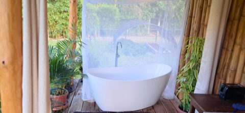 Retreat-Guest-House-Side-Porch-Outdoor-Tub-02